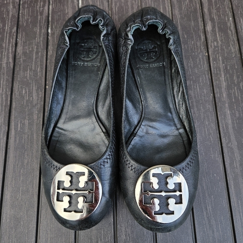 Tory Burch Reva Black Leather Silver Mediallion Slip On Ballet Flats Size 6 M